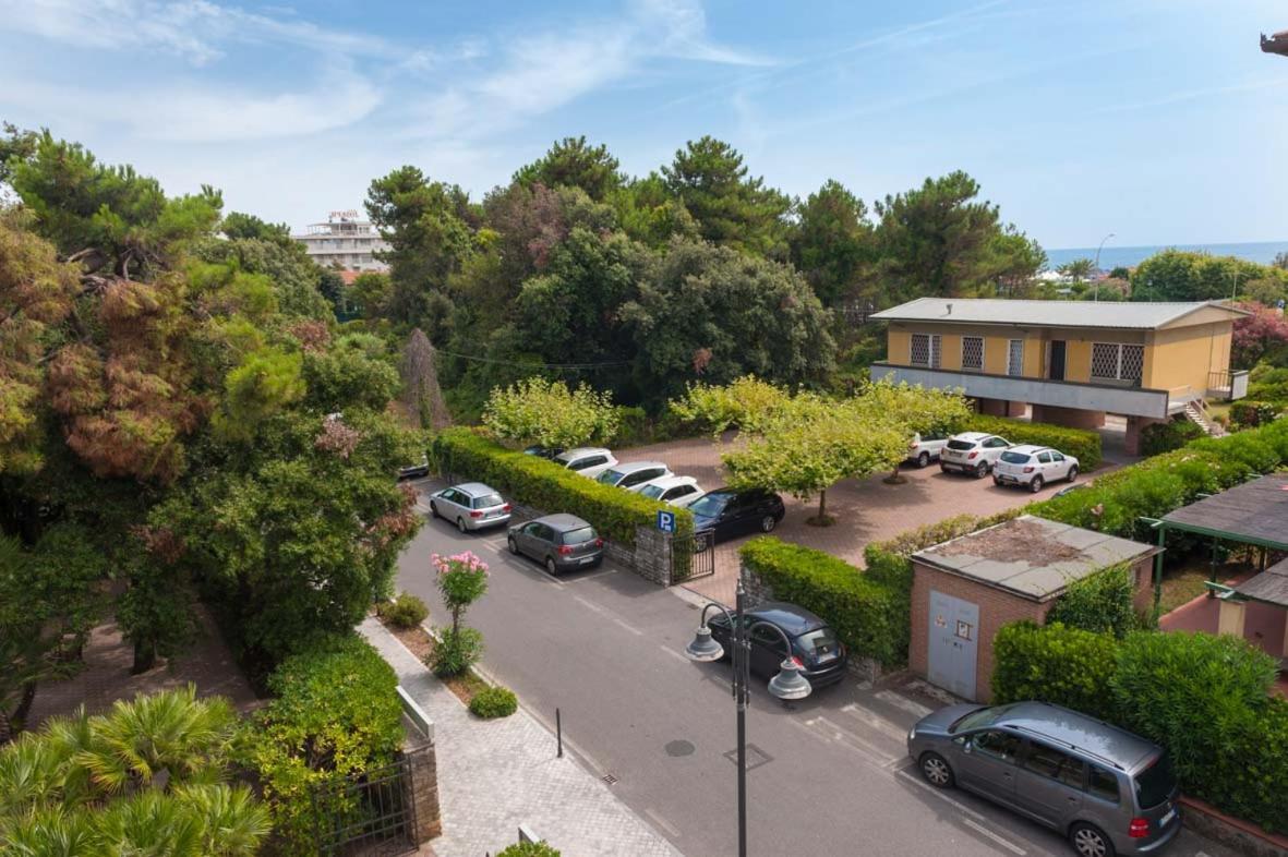 Albergo Battelli (Adults Only) Marina di Pietrasanta Exterior photo