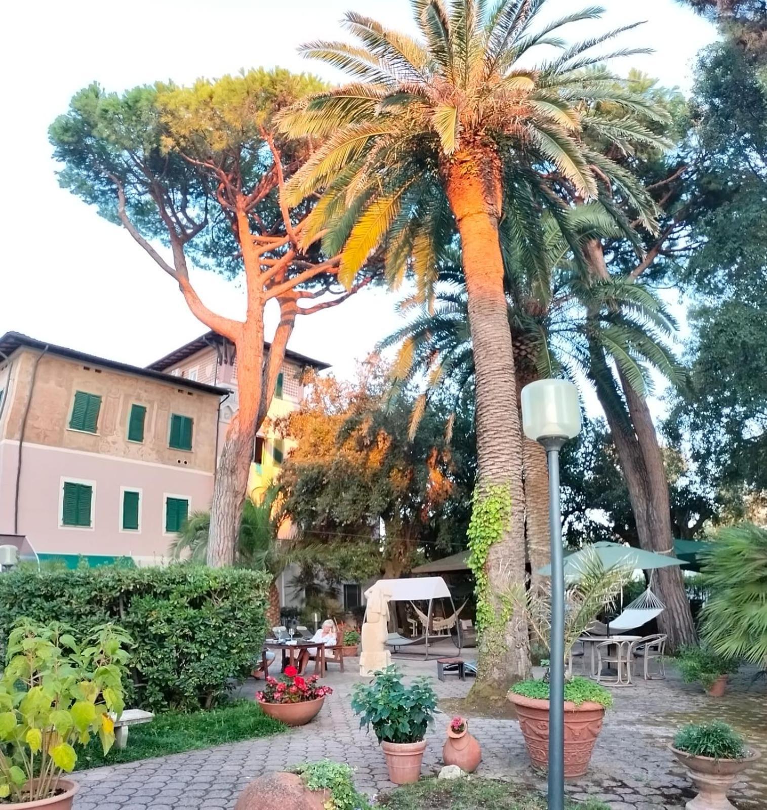 Albergo Battelli (Adults Only) Marina di Pietrasanta Exterior photo